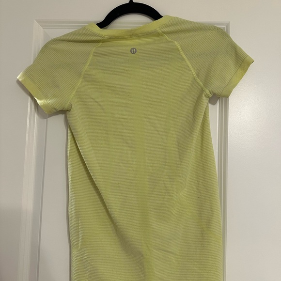Lululemon Swiftly Tech Short sleeve - Picture 2 of 3